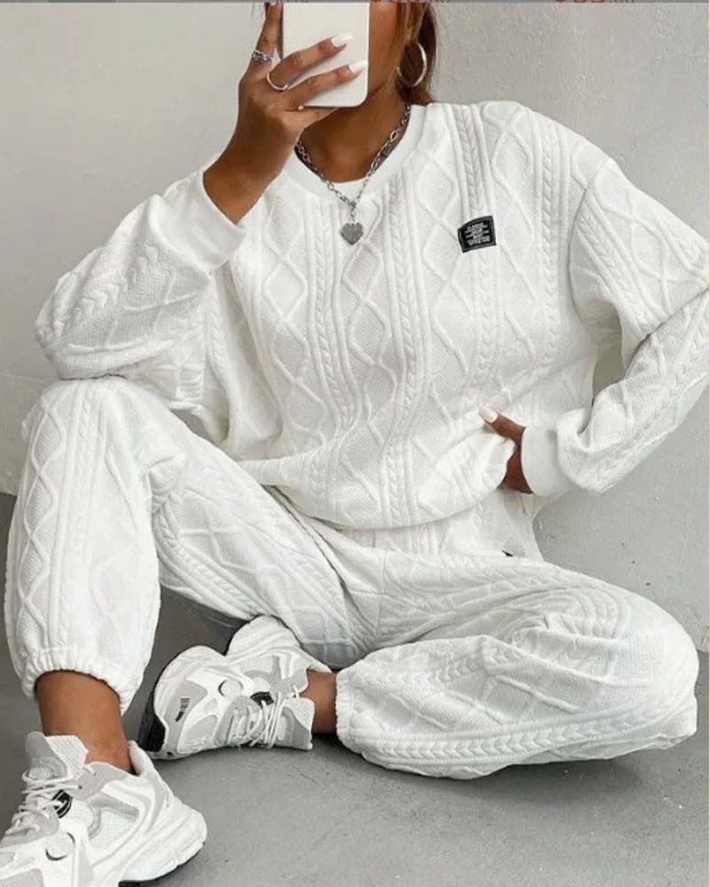 Casual Two-Piece Set with Threaded Jacquard Design